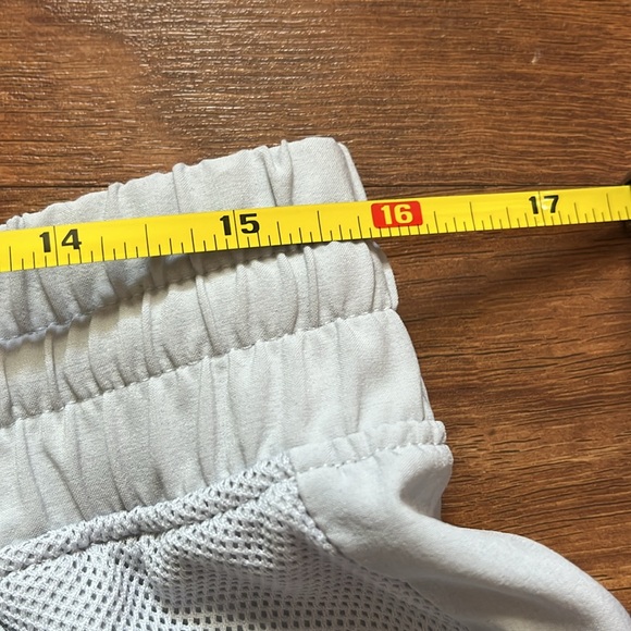 BNWOT light gray under Armour squad warm up pant - Picture 9 of 16